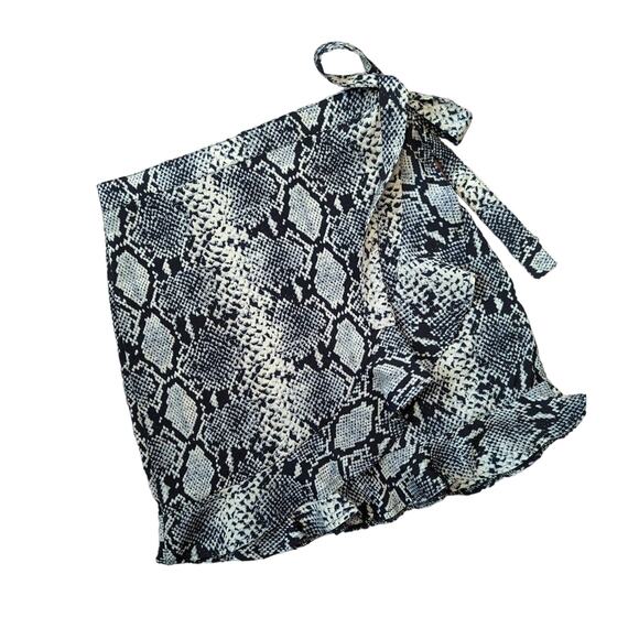 Nasty Gal Collection Snake Print Ruffle Hem Mini Skirt Size S - Picture 2 of 5